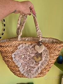 borsa mare rafia e dettaglio in pizzo e perle 