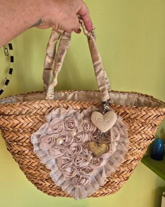 borsa mare rafia e dettaglio in pizzo e perle 