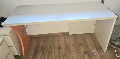 Scrivania beige e arancio 150x60