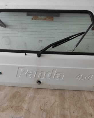 cofano con scritta panda 4x4 incisa