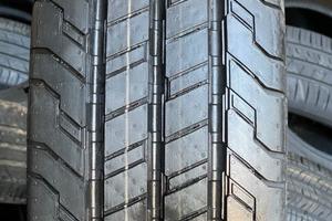 Pneumatici 225/75r16 continental