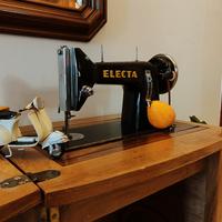 macchina da cucire anni 50 con mobiletto 