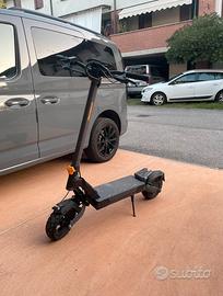 Monopattino elettrico Ausom