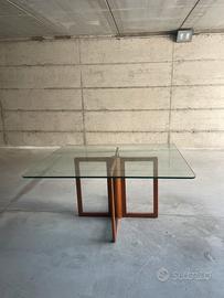 Tavolo in cristallo con base in legno