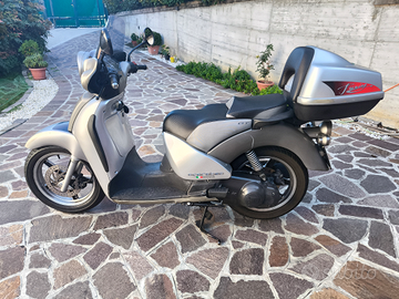 Scooter Scarabeo Aprilia 200 motore Piaggio