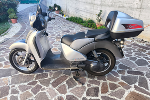 Scooter Scarabeo Aprilia 200 motore Piaggio