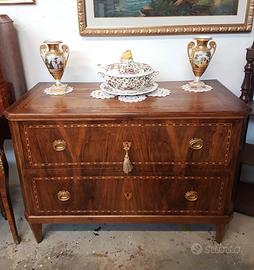 Elegante cassettone in stile Luigi XVI intarsiato 