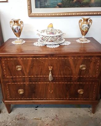 Elegante cassettone in stile Luigi XVI intarsiato 