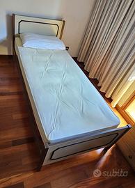 Letto singolo con doghe e materasso