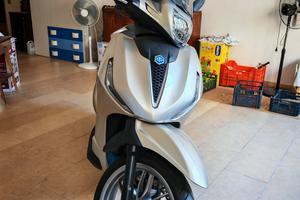 Piaggio Beverly 300 HPE 2024