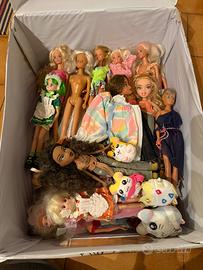 Barbie e pupazzi vari