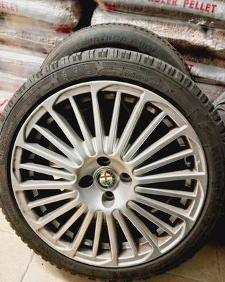 Cerchi in lega Alfa Romeo + 4  pneumatici – 17”