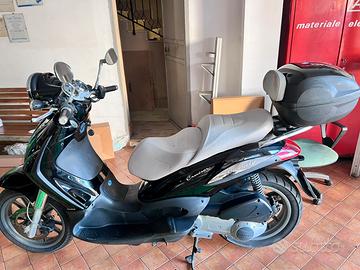 Piaggio Beverly cruiser 250 con soli 13000 km