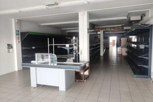 Negozio con cella frigo di 16mq