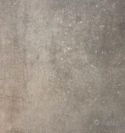 Pavimento in gres effetto pietra grigio 60x60 R11