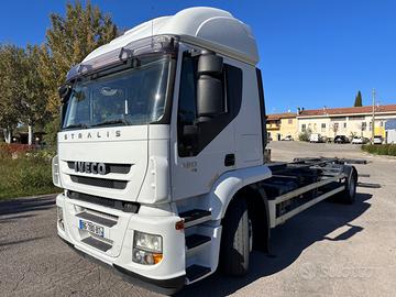 Iveco Stralis 190at420 anno 2013 cambio manuale