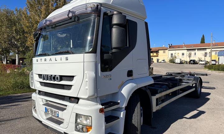 Iveco Stralis 190at420 anno 2013 cambio manuale