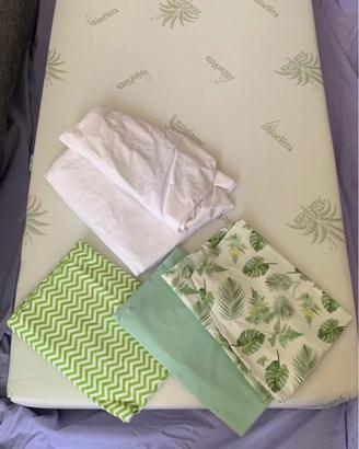 Materasso  per bambini e lenzuola