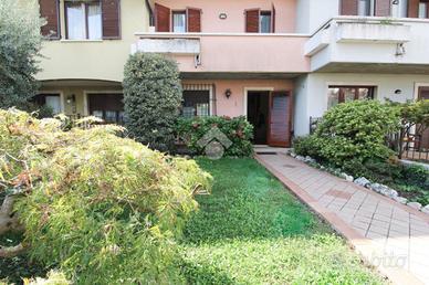 VILLA A SCHIERA A NUVOLENTO