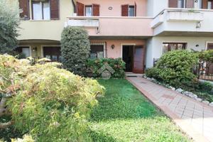VILLA A SCHIERA A NUVOLENTO
