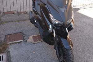 Scooter Yamaha X max revisionato fino 2027