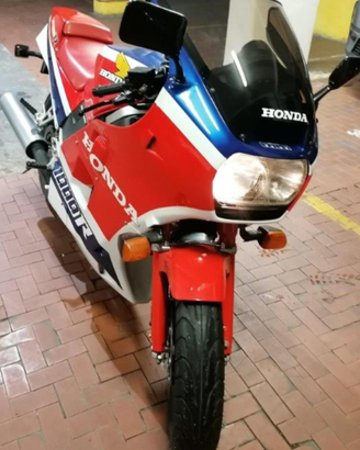 Honda VF 1000 r