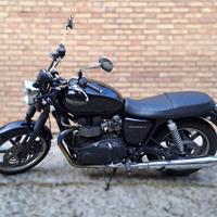 TRIUMPH Bonneville SE