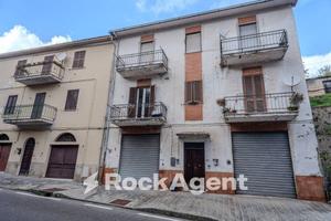 APPARTAMENTO PIANO PRIMO CON BALCONI