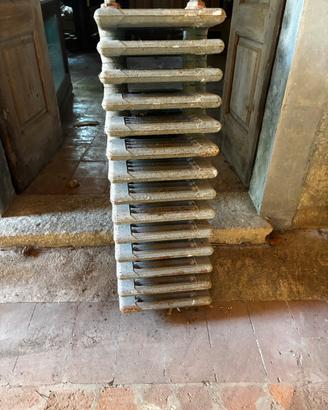 Radiatore antico in ghisa