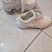 scarpa con rotelle taglia 40