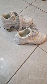scarpa con rotelle taglia 40