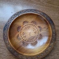 Ciotola di legno intarsiato