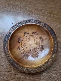 Ciotola di legno intarsiato