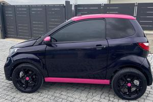 Aixam city sport nera e fucsia