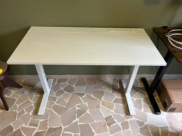 Scrivania MITTZON IKEA