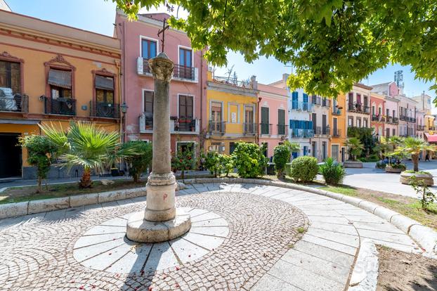 VIA S.DOMENICO-Luminoso appartamento con terrazza