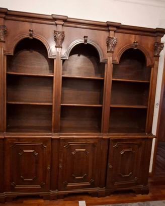 libreria a giorno con sportelli