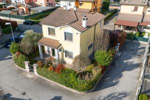 VILLA SINGOLA A BORGO VIRGILIO