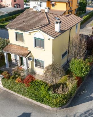 VILLA SINGOLA A BORGO VIRGILIO