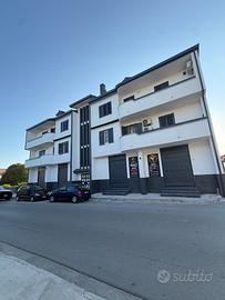 Locale commerciale 110 mq e piazzale 300 mq (CE)