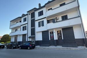 Locale commerciale 110 mq e piazzale 300 mq (CE)