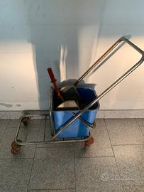 Carrelli pulizie