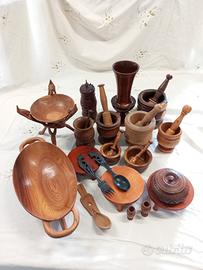 Vasi, ciotole, mortaio e pestelli in legno