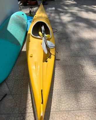 Kayak in vetroresina monoposto
