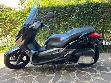 Yamaha XMAX 250