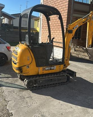 Jcb 8016