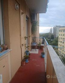 Quarto bilocale arredato con ampio balcone