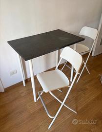 Sgabelli e gambe tavolo Ikea