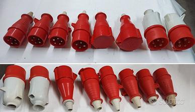 Lotto di 8 tra spine e prese industriali assortite