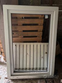 Finestra con serramento